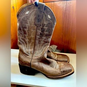 Woman’s ‘Idyll wind’ boots